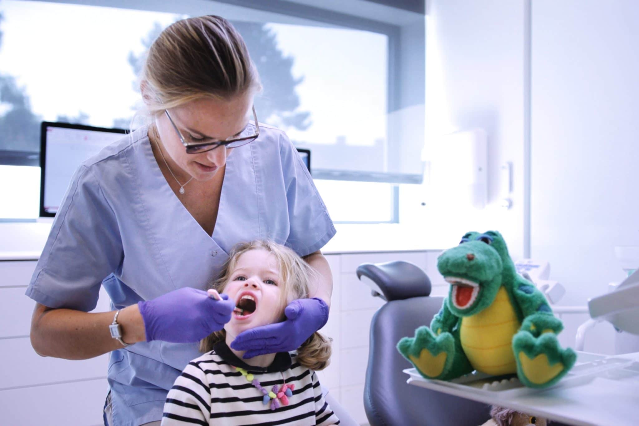 at-what-age-should-my-child-be-able-to-brush-its-own-teeth-dentist-kids